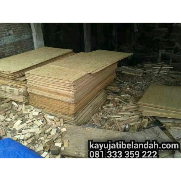 Kayu Pinus import atau Pine Wood  Ukuran 122x244 cm jenis OSB